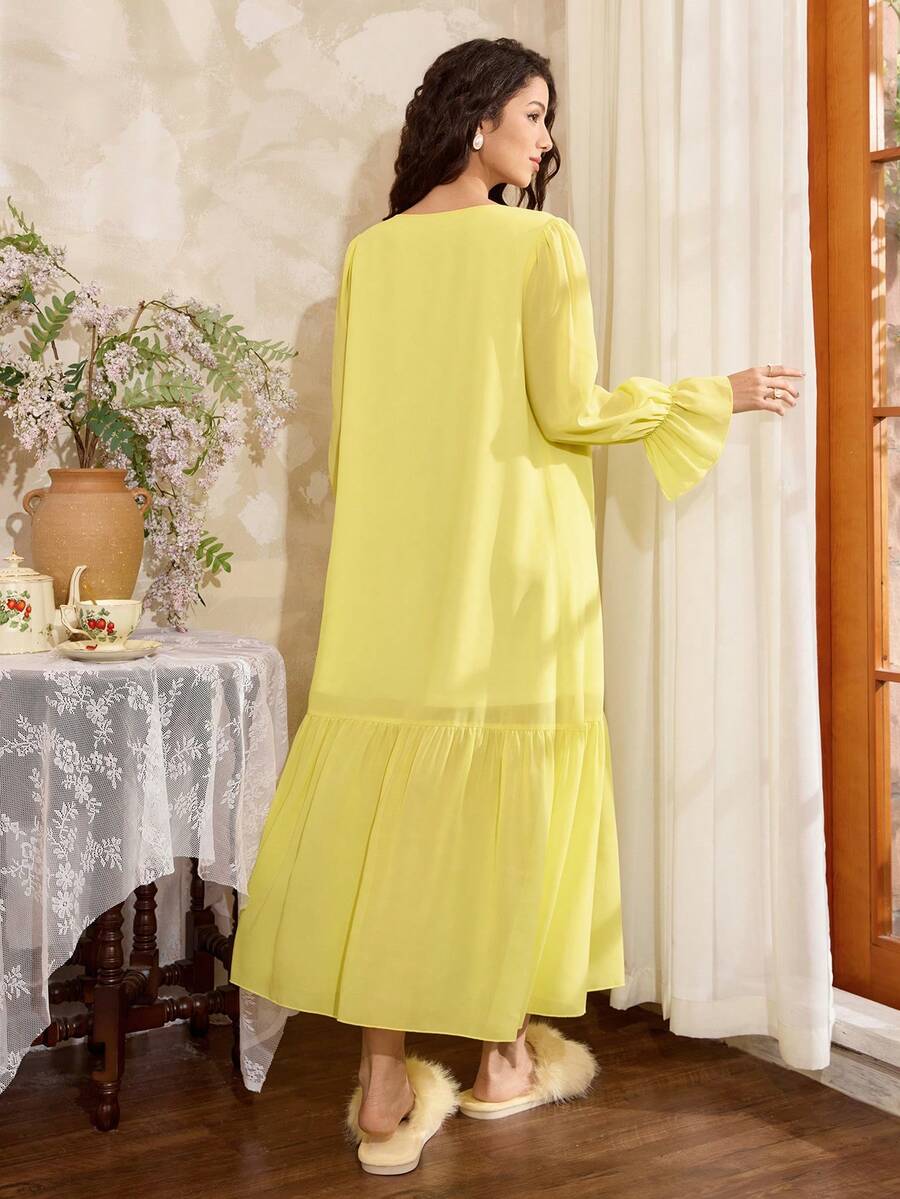 Romantic French elegant lace stitching bow decoration bell sleeves ruffled loose women's nightgown, suitable for Valentine's Day